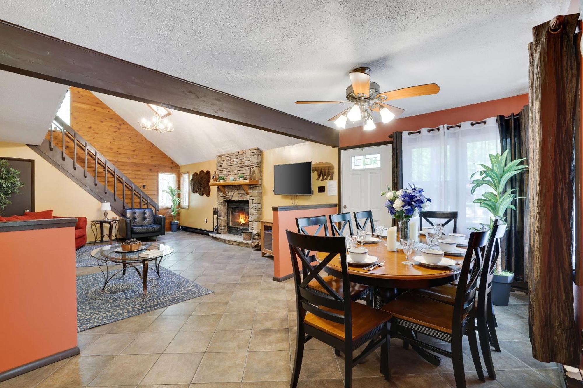 Chalet Renovated Near Casino, Camelback , Kalahari 4Bdrms Firepit Hot Tub Game Room Tobyhanna Dış mekan fotoğraf