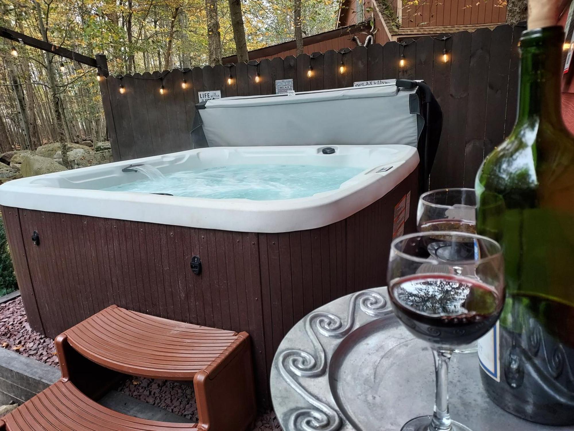 Chalet Renovated Near Casino, Camelback , Kalahari 4Bdrms Firepit Hot Tub Game Room Tobyhanna Dış mekan fotoğraf